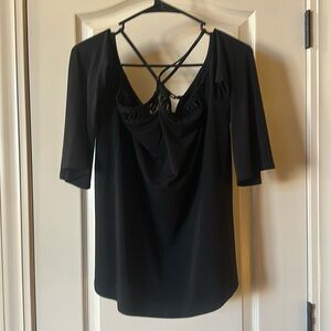 GUESS - Large 3/4 sleeve BLACK blouse on/off shoulder, scoop neck
84% Polyester